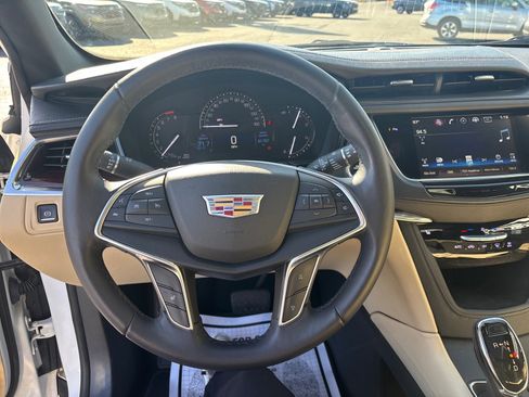 Used 2017 Cadillac XT5 Luxury image 17