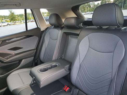 New 2025 Volkswagen Tiguan SE image 13