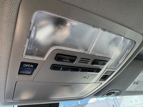 Certified 2018 Toyota Highlander XLE image 31