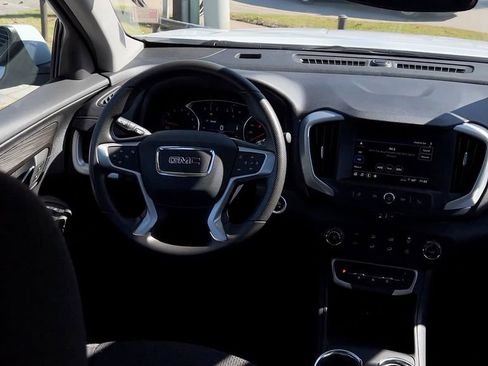 Used 2024 GMC Terrain SLE image 19