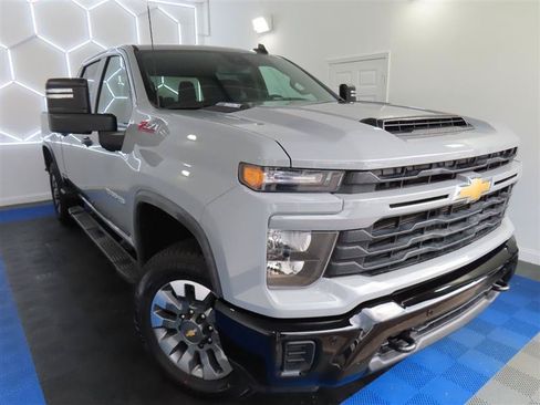 Used 2025 Chevrolet Silverado 2500 Custom w/ Custom Value Package AWD/4WD image 5