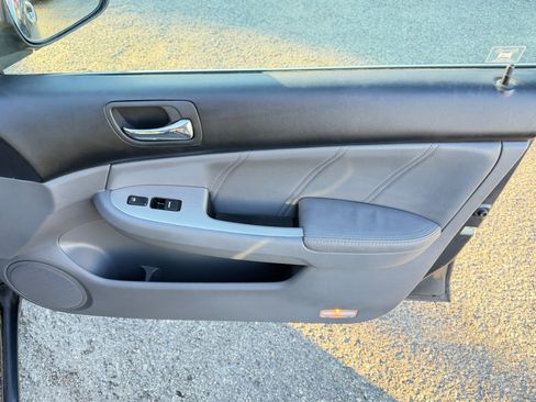 Used 2004 Honda Accord EX image 40