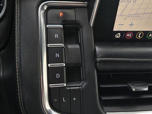 Used 2021 Chevrolet Tahoe Premier w/ Premium Package image 17