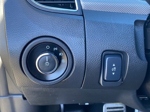 Used 2015 Ford Taurus SHO image 14