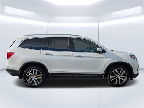 Used 2017 Honda Pilot Elite image 2
