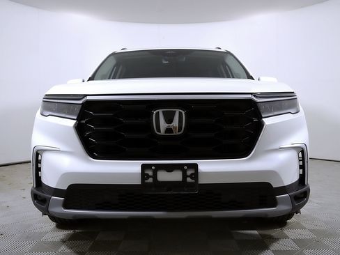 Used 2023 Honda Pilot Touring image 5