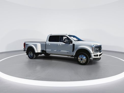Certified 2025 Ford F450 Platinum image 3