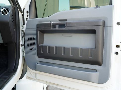 Used 2015 Ford F650 2WD Crew Cab Super Duty image 31