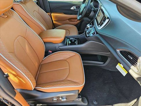 New 2026 Chrysler Pacifica Pinnacle FWD image 17