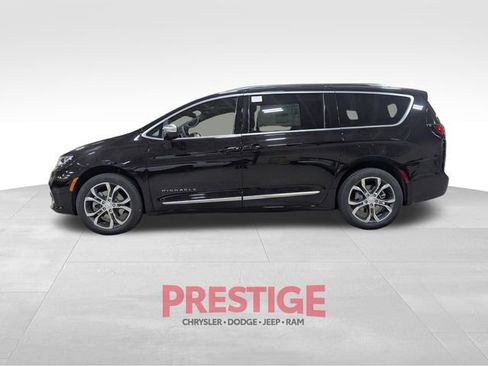 New 2026 Chrysler Pacifica Pinnacle image 10