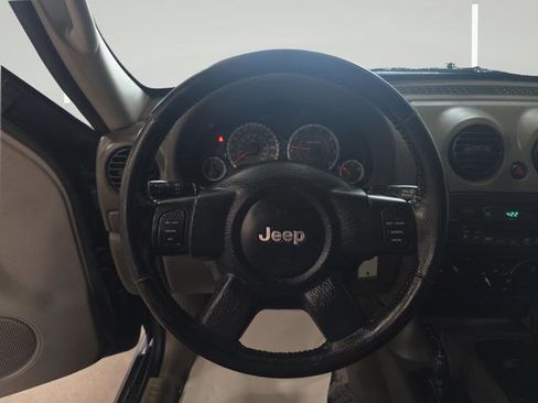 Used 2007 Jeep Liberty Sport AWD/4WD image 12