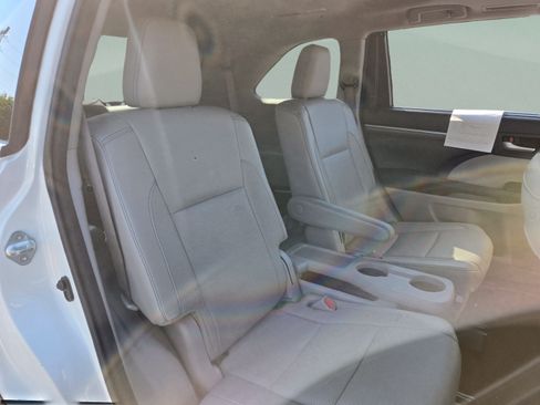 Used 2017 Toyota Highlander Limited FWD image 23