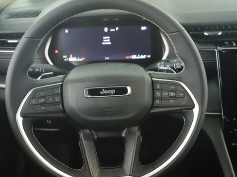 New 2025 Jeep Grand Cherokee Laredo w/ Luxury Tech Group I image 19