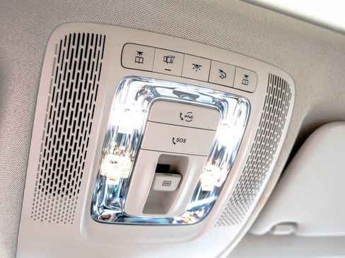 Used 2023 Mercedes-Benz GLB 250 4MATIC image 34