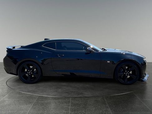 Used 2018 Chevrolet Camaro SS RWD image 11