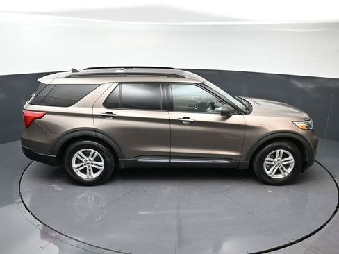 Used 2021 Ford Explorer XLT image 39