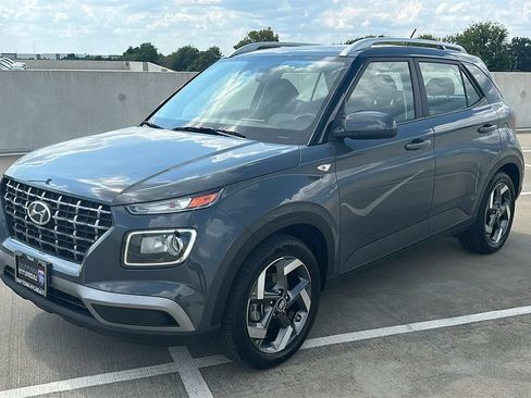 Used 2025 Hyundai Venue SEL FWD image 9