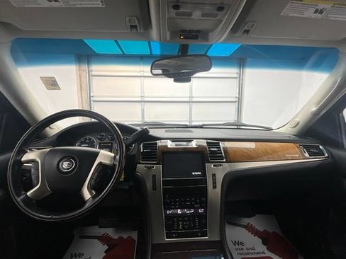 Used 2014 Cadillac Escalade Platinum AWD/4WD image 4
