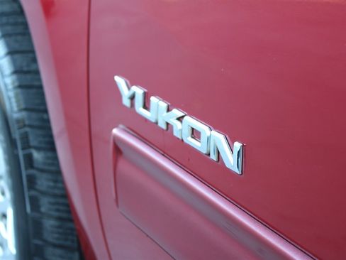 Used 2012 GMC Yukon SLT w/ SLT-2 Equipment Package image 10