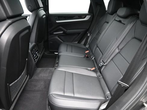 Certified 2024 Porsche Cayenne AWD/4WD image 7