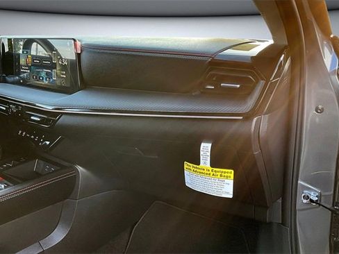 Certified 2025 Nissan Kicks SR image 25