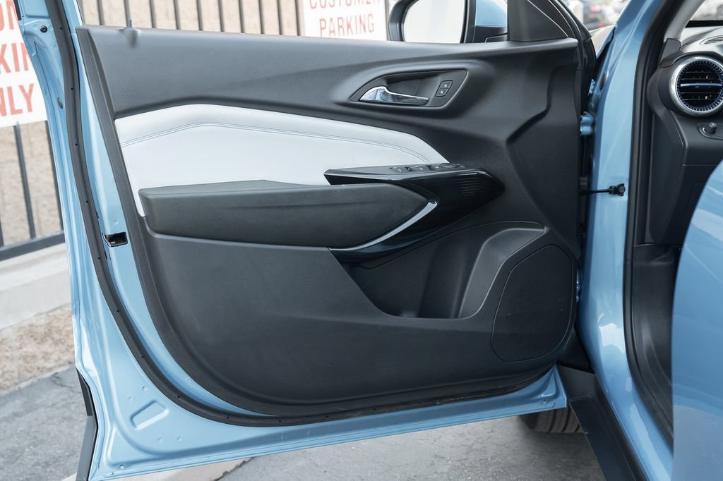 Used 2026 Chevrolet Trax LT w/ LT Convenience Package FWD image 17