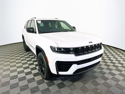 New 2026 Jeep Grand Cherokee Altitude AWD/4WD image 2