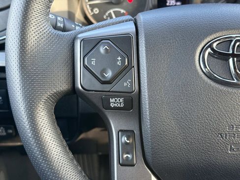 Used 2022 Toyota Tacoma TRD Sport image 8