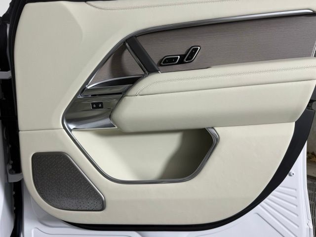 Used 2025 Land Rover Range Rover Long Wheelbase Autobiography AWD/4WD image 31