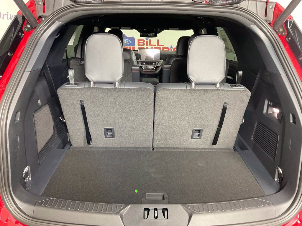New 2026 Ford Explorer ST-Line w/ ST-Line Street Pack RWD image 11