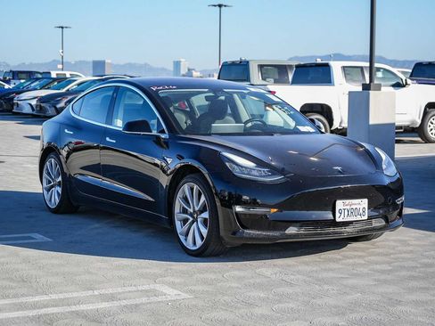 Used 2018 Tesla Model 3 Long Range RWD image 3