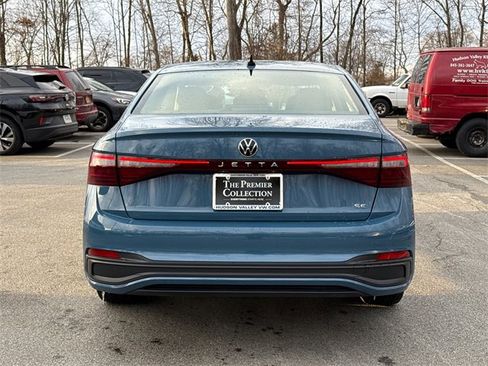 Certified 2025 Volkswagen Jetta SE w/ Sunroof Package image 4