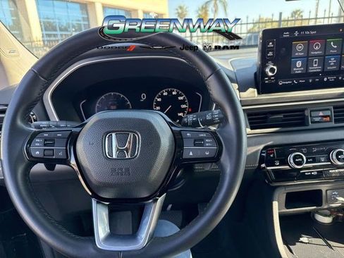 Used 2025 Honda Pilot Touring image 12