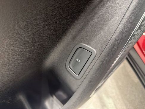 Certified 2025 Buick Enclave Preferred w/ Power Package image 24