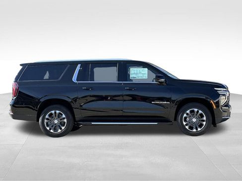 New 2026 Chevrolet Suburban LT w/ Comfort Package AWD/4WD image 15