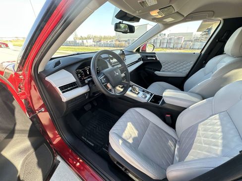 Used 2023 Mitsubishi Outlander SEL AWD/4WD image 10