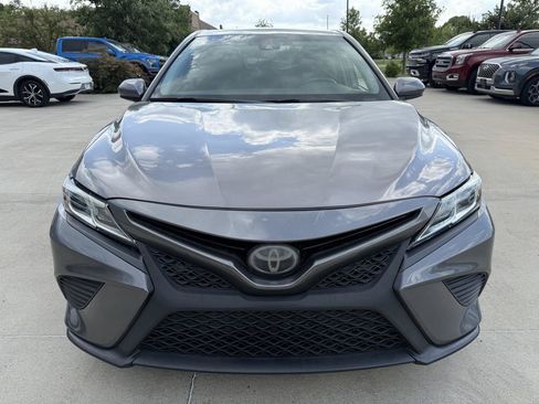Used 2018 Toyota Camry SE FWD image 2