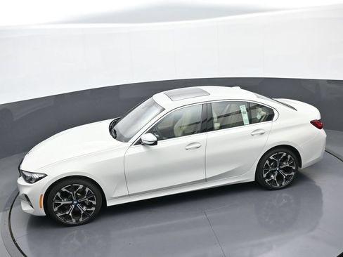 New 2025 BMW 330i xDrive Sedan w/ Convenience Package AWD/4WD image 32