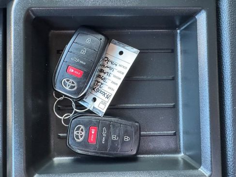 Used 2022 Toyota Tundra Limited image 16