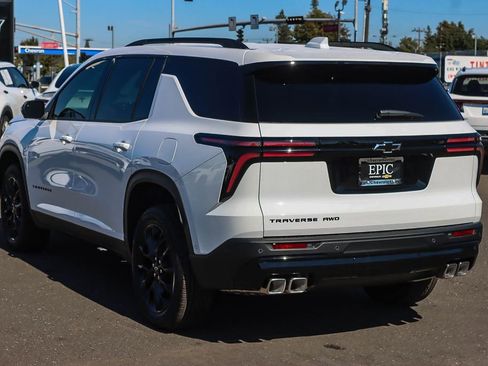 New 2026 Chevrolet Traverse LT w/ Enhanced Driving Package image 2