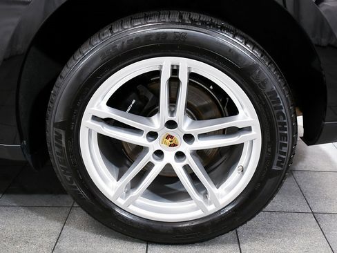 Used 2025 Porsche Macan image 8