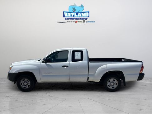 Used 2015 Toyota Tacoma 2WD Access Cab w/ Convenience Package image 2