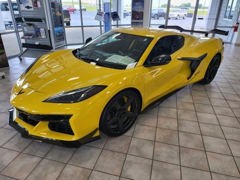 Used 2025 Chevrolet Corvette Z06 w/ Z07 Performance Package RWD image 3