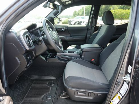 Used 2022 Toyota Tacoma TRD Sport image 15