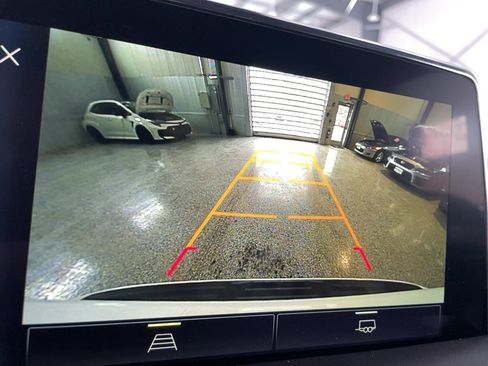 Used 2023 Chevrolet Suburban Premier image 10