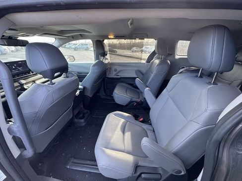 Used 2024 Toyota Sienna XLE image 14
