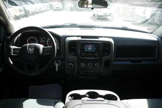 Used 2017 RAM 1500 Express AWD/4WD image 4