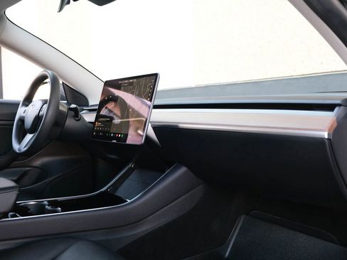 Used 2020 Tesla Model 3 Performance image 31
