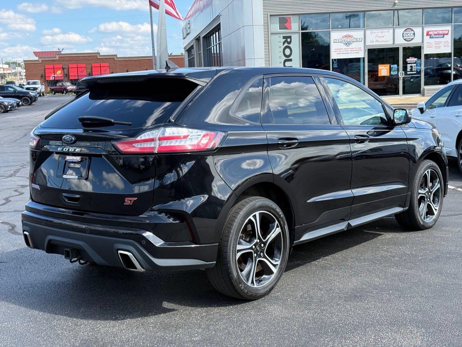 Used 2023 Ford Edge ST AWD/4WD image 3