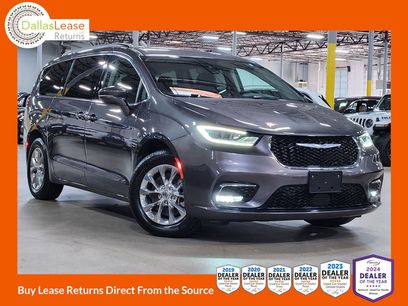 Used 2022 Chrysler Pacifica Touring-L w/ Uconnect Theater Family Group